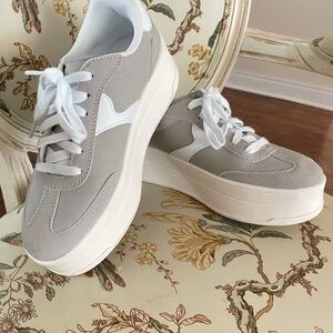 New No Boundaries Gray and White Chunky Platform Sneakers, Size 9